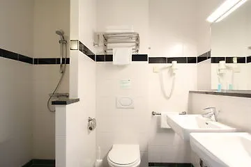 Hotel Bastion Amsterdam Airport 4*