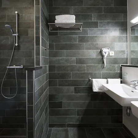 Hotel Bastion Amsterdam Airport 4*