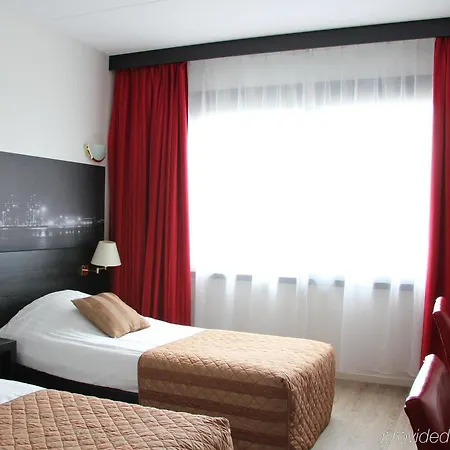 Hotel Bastion Amsterdam Airport 4*