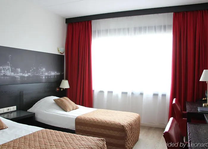 Hotel Bastion Amsterdam Airport 4*