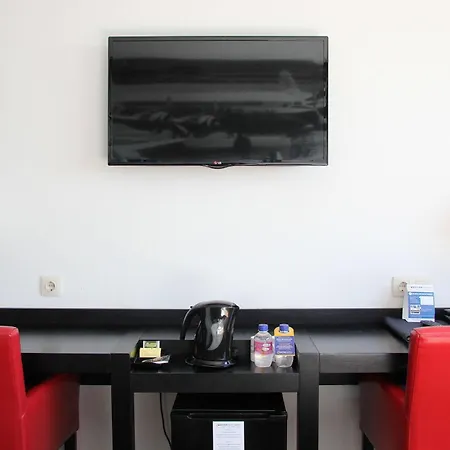 Hotel Bastion Amsterdam Airport 4*