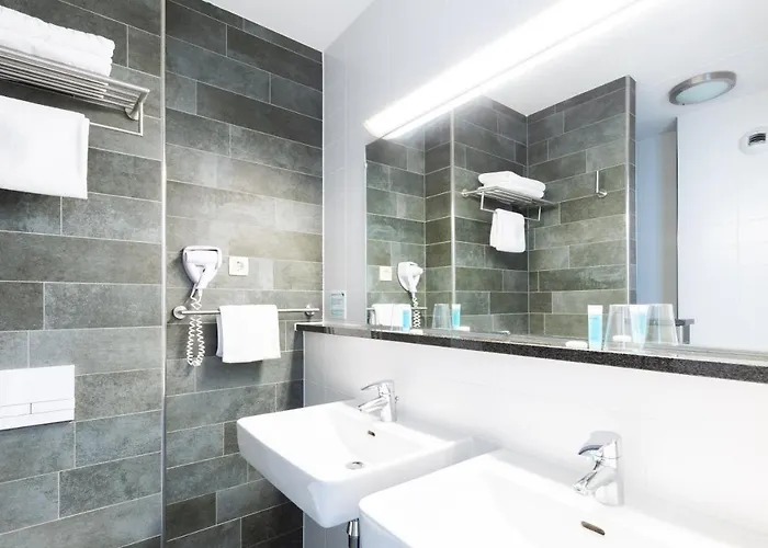 Bastion Amsterdam Airport 4*