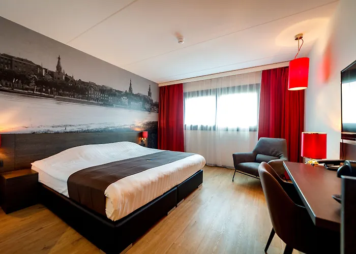Hotel Bastion Amsterdam Airport 4*